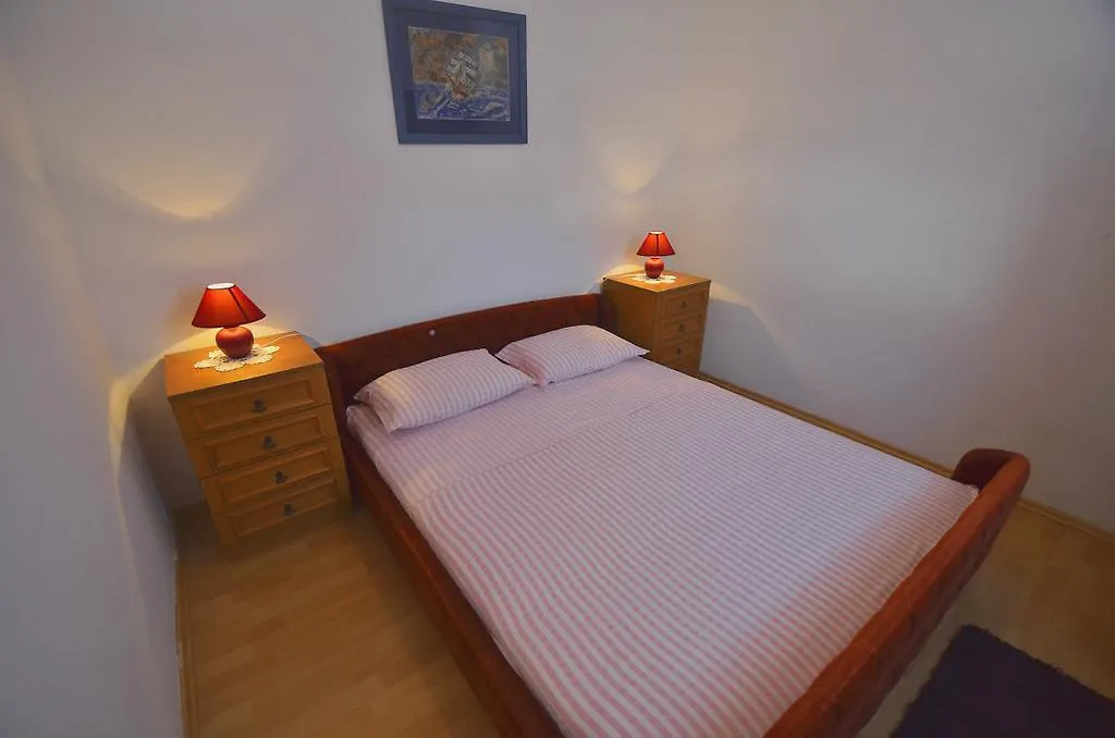 Apartments Marina 947 Valbandon Croatia