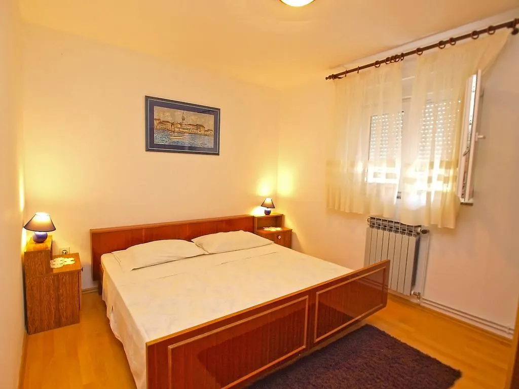Apartments Marina 947 Valbandon Croatia